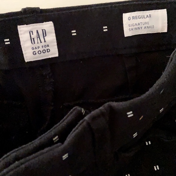 Unique Patterned Ankle-Cut Pants - Picture 2 of 3